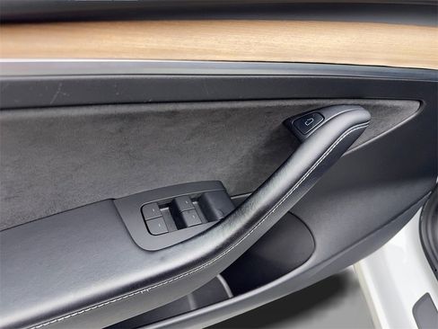 Used 2021 Tesla Model 3 Standard Range Plus image 31