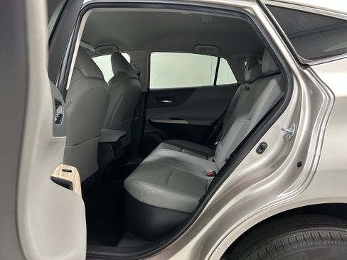 Used 2022 Toyota Venza XLE AWD/4WD image 27