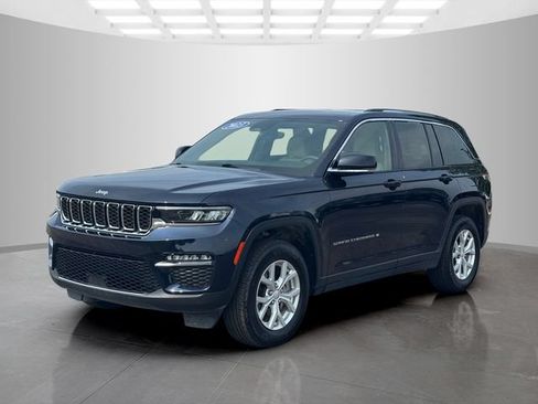 Certified 2023 Jeep Grand Cherokee Limited AWD/4WD image 3