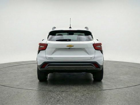 Used 2025 Chevrolet Trax LT image 6