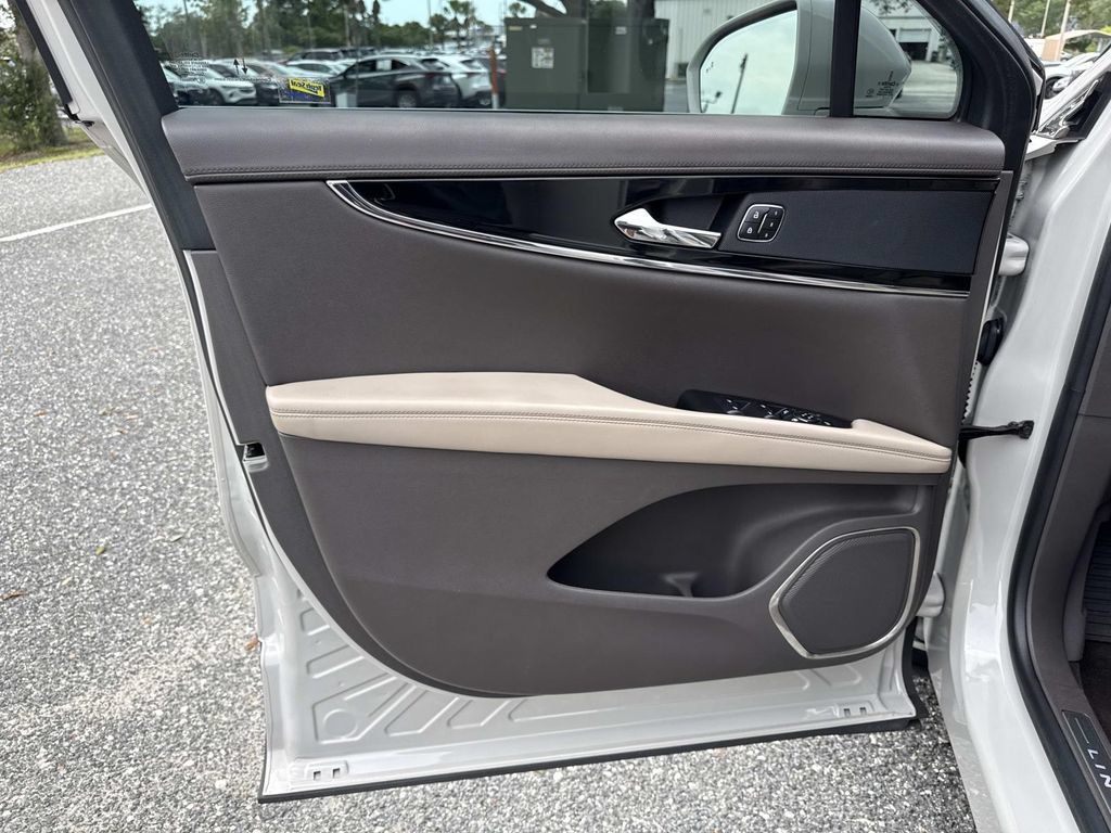 Certified 2023 Lincoln Nautilus Reserve AWD/4WD image 18