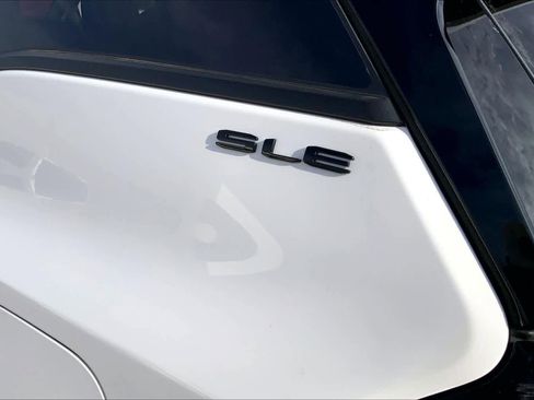 Used 2022 GMC Terrain SLE w/ Elevation Edition image 28