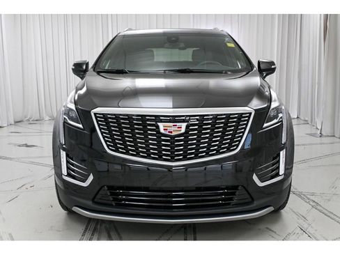 Certified 2025 Cadillac XT5 Premium Luxury image 3