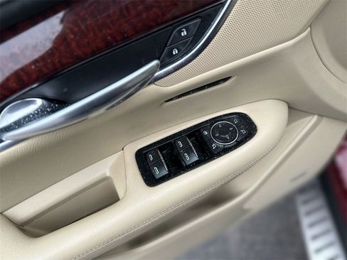 Used 2018 Cadillac XT5 Luxury w/ Driver Awareness Package image 15