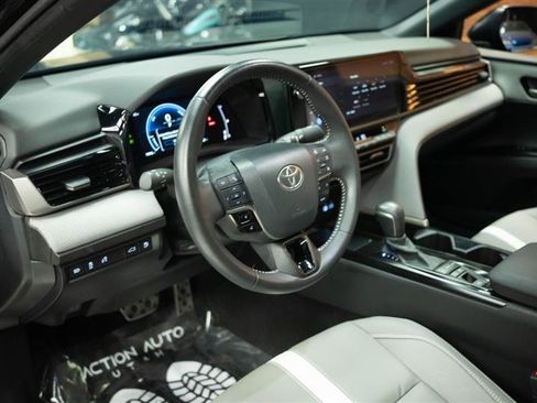 Used 2025 Toyota Camry SE w/ Multimedia Upgrade Package image 9