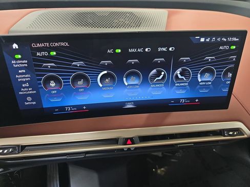 Used 2023 BMW iX xDrive50 w/ Premium Package image 25