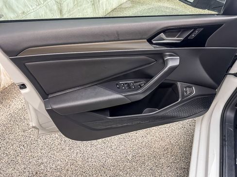 Used 2021 Volkswagen Jetta SEL Premium image 23