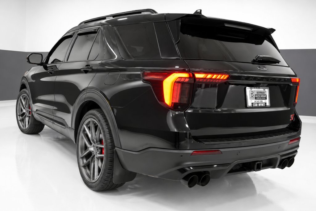 Used 2025 Ford Explorer ST AWD/4WD image 3
