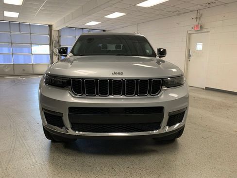 Used 2023 Jeep Grand Cherokee L Limited AWD/4WD image 2