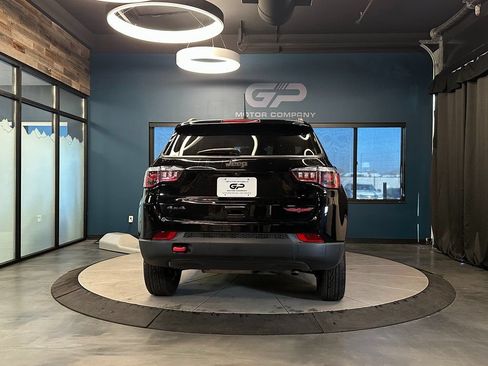 Used 2018 Jeep Compass Trailhawk w/ Leather Interior Group AWD/4WD image 4