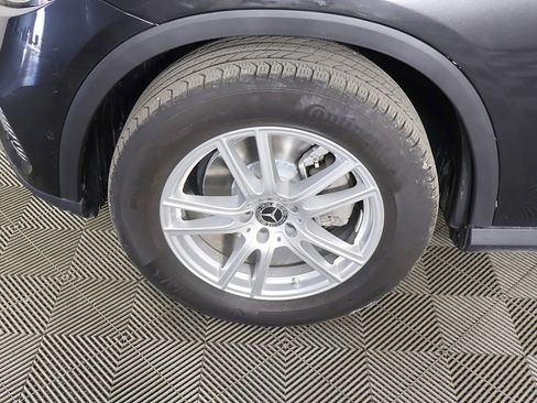 Used 2025 Mercedes-Benz GLC 300 4MATIC image 19