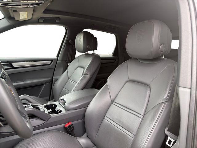 Used 2020 Porsche Cayenne AWD/4WD image 12
