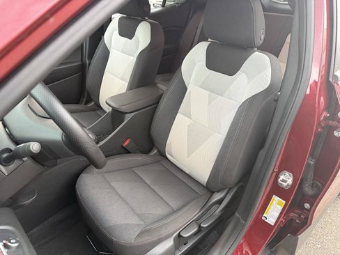 Used 2025 Chevrolet Trax RS w/ Sunroof Package FWD image 16