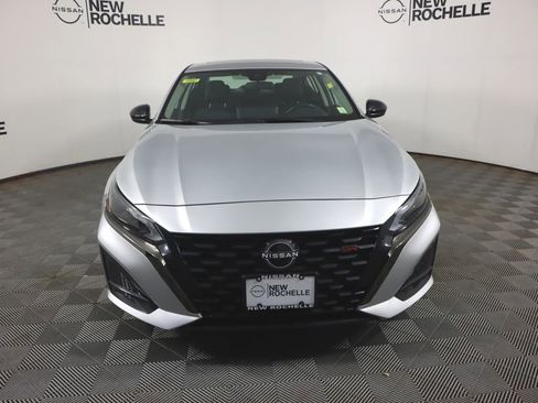 Used 2023 Nissan Altima 2.5 SR w/ SR Premium Package AWD/4WD image 2