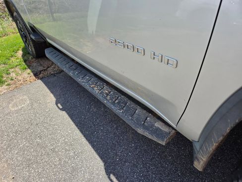 Used 2020 Chevrolet Silverado 2500 Custom w/ Custom Value Package image 5