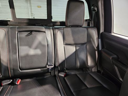 Used 2021 Nissan Titan PRO-4X w/ Pro-4x Convenience Package AWD/4WD image 14