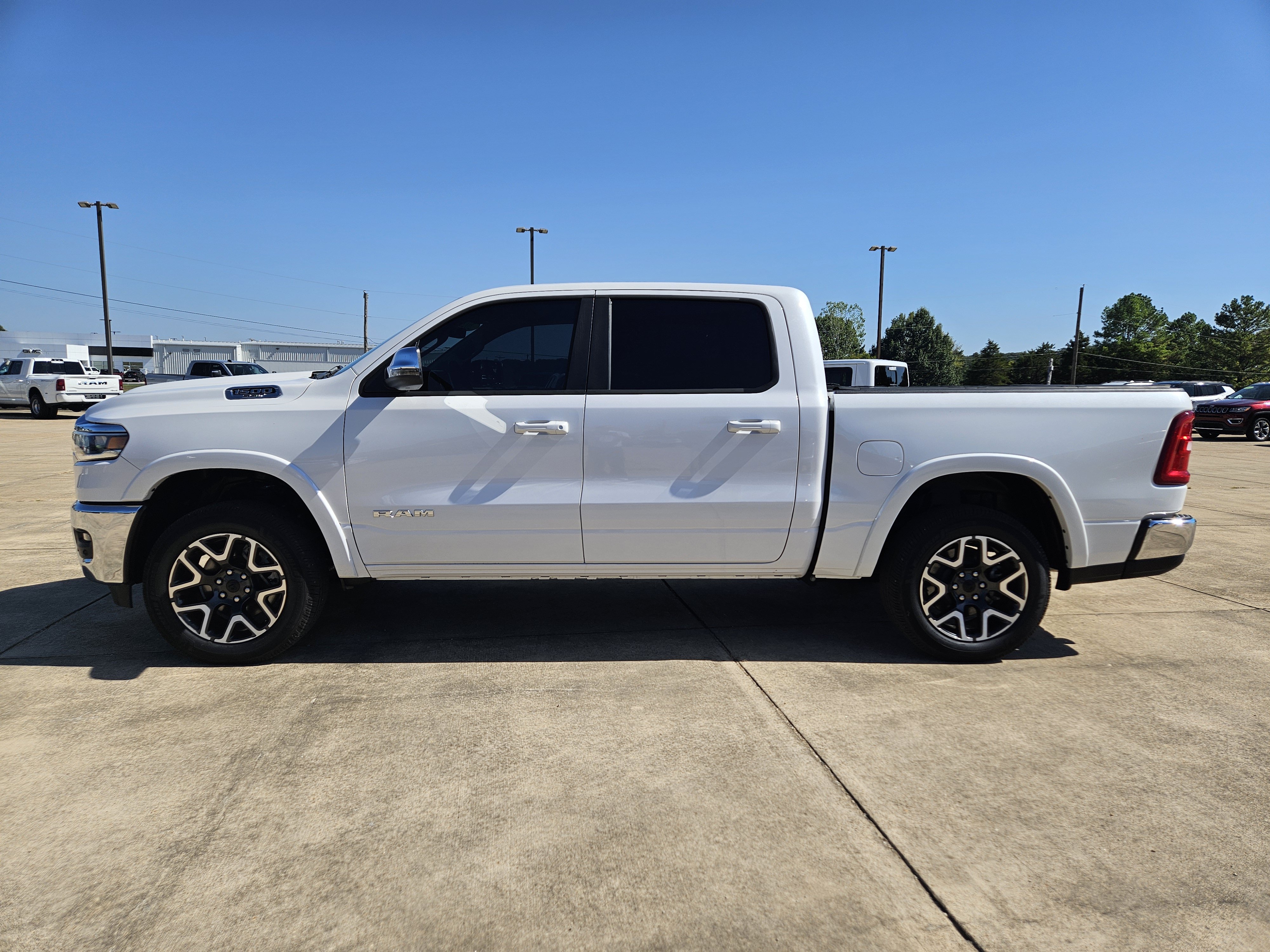 Used 2025 RAM 1500 Laramie AWD/4WD image 3