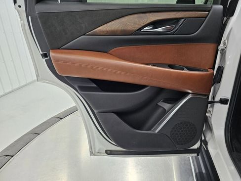 Used 2019 Cadillac Escalade Luxury AWD/4WD image 35