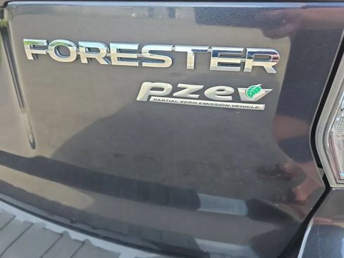 Used 2017 Subaru Forester 2.5i Touring AWD/4WD image 16