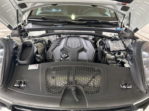 Used 2024 Porsche Macan image 12
