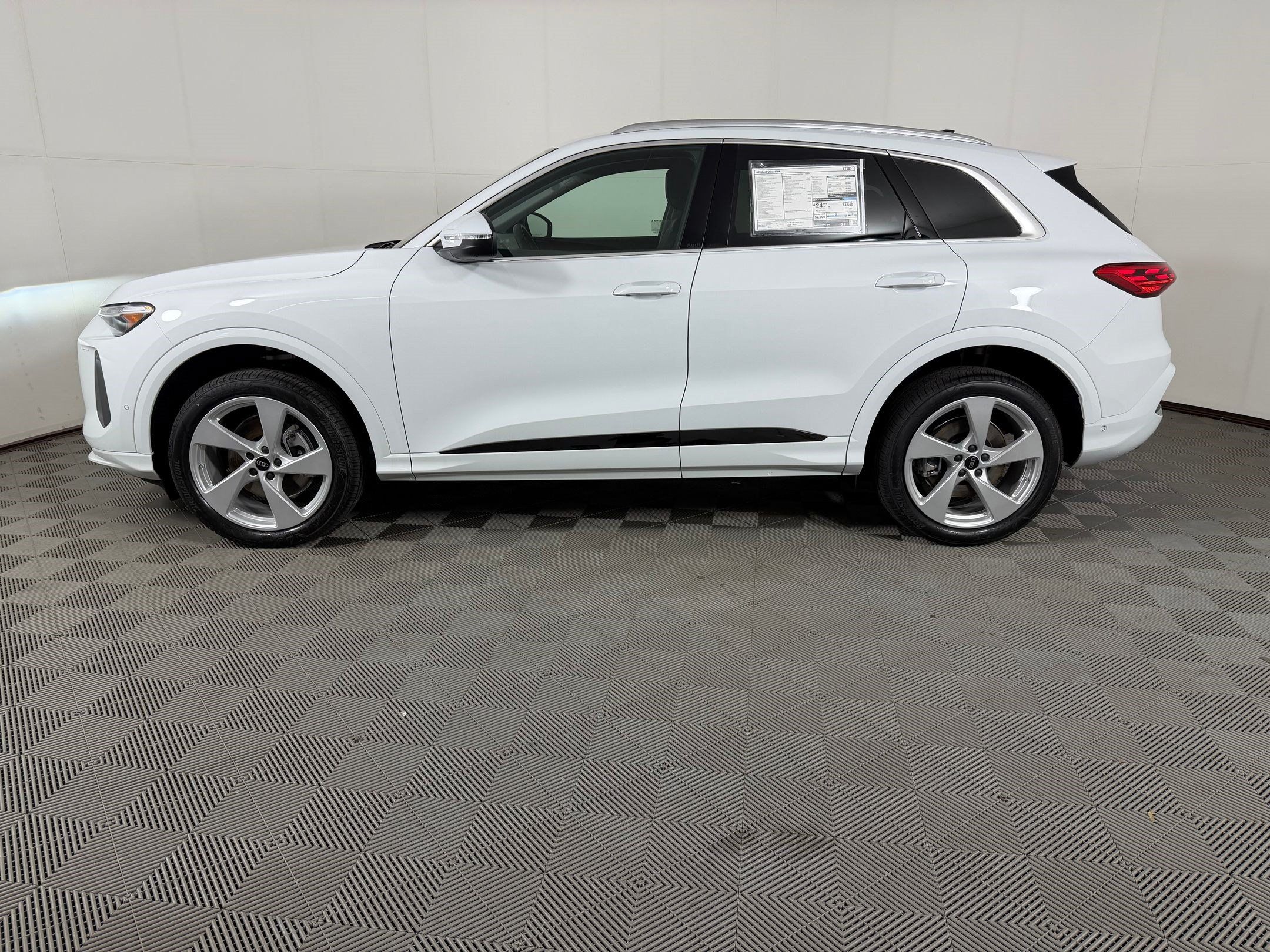 New 2026 Audi Q5 Premium AWD/4WD image 2