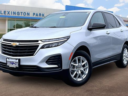 Used 2022 Chevrolet Equinox LS w/ LS Convenience Package image 11