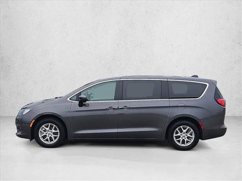 Used 2023 Chrysler Voyager LX FWD image 8