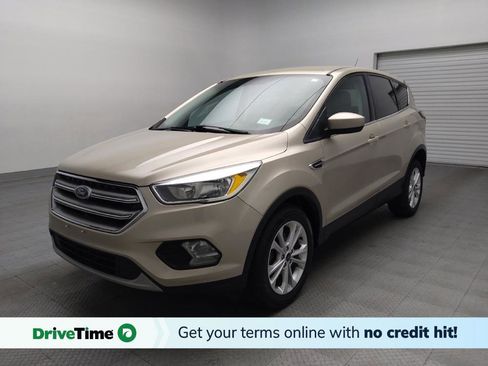 Used 2017 Ford Escape SE w/ SE Cold Weather Package FWD image 1