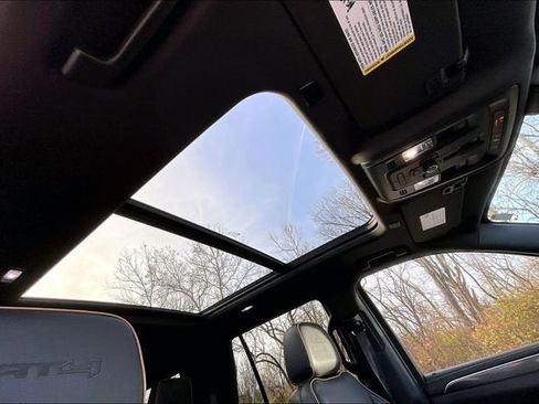 Used 2021 GMC Yukon AT4 w/ Technology Package image 17