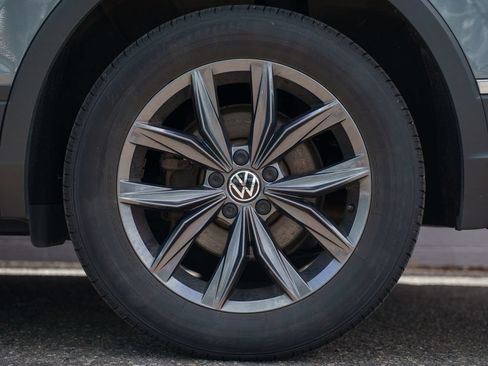 Used 2023 Volkswagen Tiguan SE AWD/4WD image 13