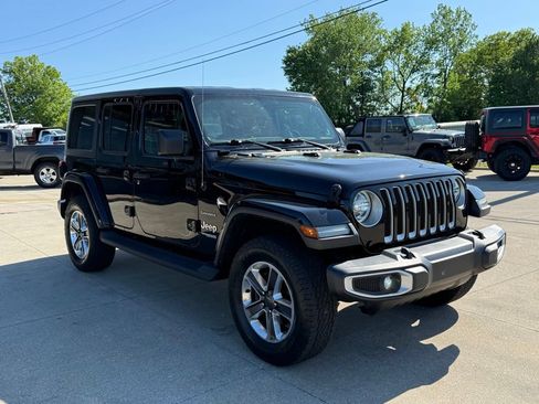 Used 2018 Jeep Wrangler Unlimited Sahara AWD/4WD image 18