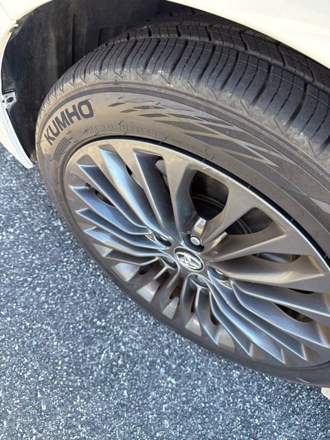 Used 2016 Toyota Avalon Touring FWD image 4