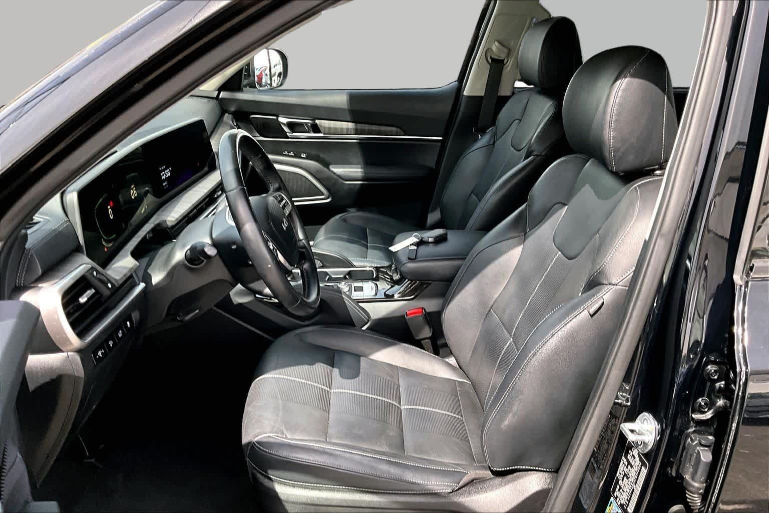 Used 2023 Kia Telluride EX w/ EX Captain's Chair Package FWD image 8