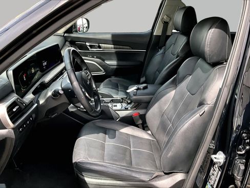Used 2023 Kia Telluride EX w/ EX Captain's Chair Package FWD image 8