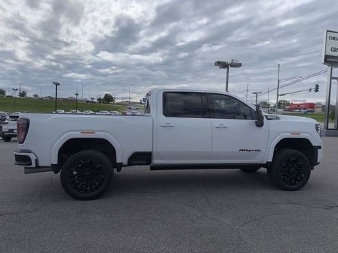 Used 2025 GMC Sierra 2500 AT4 w/ AT4 Premium Plus Package AWD/4WD image 13