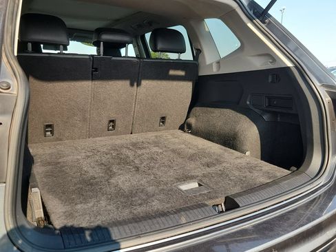 Used 2018 Volkswagen Tiguan SE w/ Panoramic Sunroof Package AWD/4WD image 12