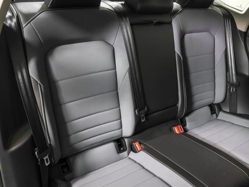 Used 2025 Volkswagen Jetta SE w/ Black Wheel Package image 41