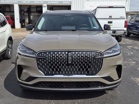 Used 2025 Lincoln Aviator Reserve w/ Illumination Package image 2