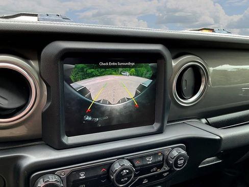 Used 2022 Jeep Wrangler Unlimited Sahara AWD/4WD image 16