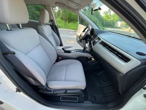 Used 2017 Honda HR-V LX image 19