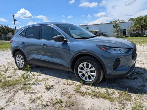 Used 2023 Ford Escape Active w/ Tech Pack #1 AWD/4WD image 2