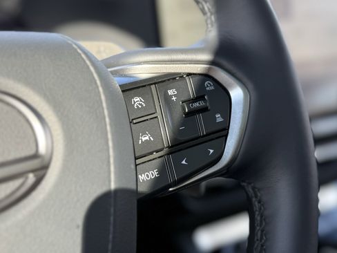 Used 2025 Lexus GX 550 image 20