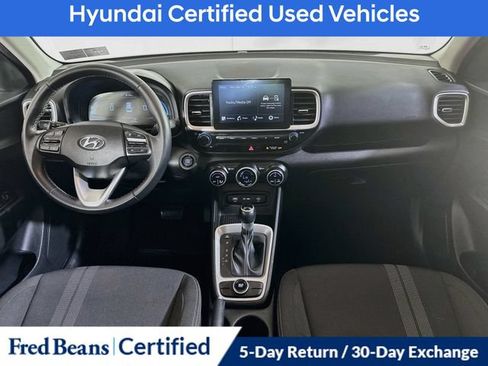 Certified 2025 Hyundai Venue SEL FWD image 17
