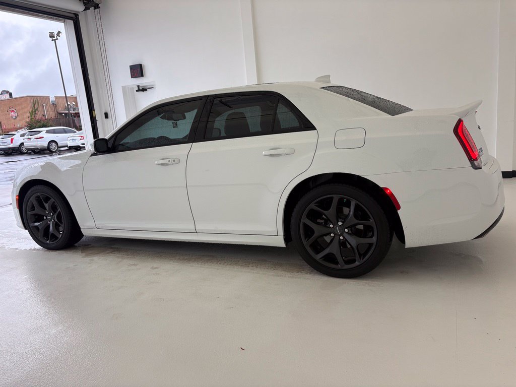 Used 2023 Chrysler 300 S w/ Comfort Group RWD image 16