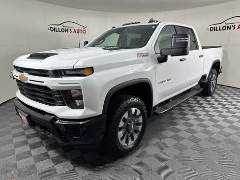 Used 2024 Chevrolet Silverado 2500 Custom w/ Custom Value Package AWD/4WD image 2