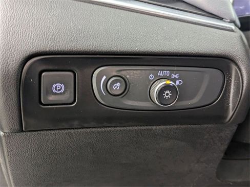 Used 2018 Buick Enclave Essence image 15