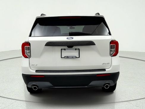 Used 2022 Ford Explorer XLT w/ Equipment Group 202A AWD/4WD image 4