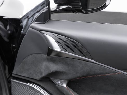 Used 2025 Ferrari Roma Spider RWD image 18