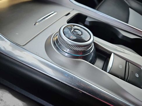 Used 2022 Ford Explorer XLT w/ Equipment Group 202A image 21