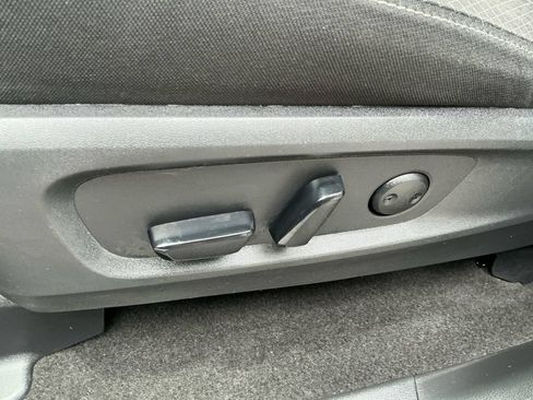 Used 2025 Nissan Pathfinder SV AWD/4WD image 25